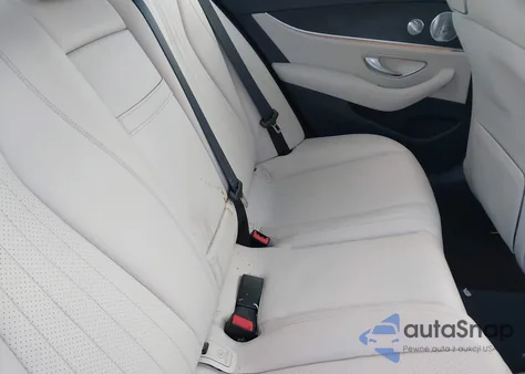 2018 Mercedes-Benz E 300 4Matic z USA, uszkodzony, nr VIN WDDZF4KB5JA372074